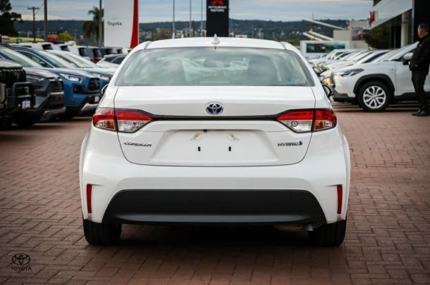 2024 Toyota Corolla Sedan Hybrid Ascent Sport image 7