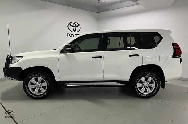 2020 Toyota Prado GX image 8
