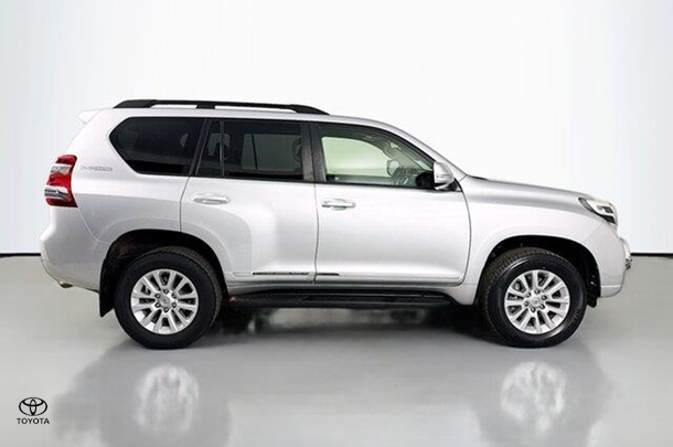 2017 Toyota Prado GXL image 10