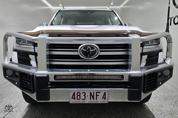 2022 Toyota Landcruiser Sahara ZX image 6