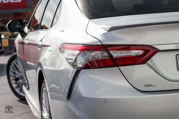 2018 Toyota CAMRY SL image 19