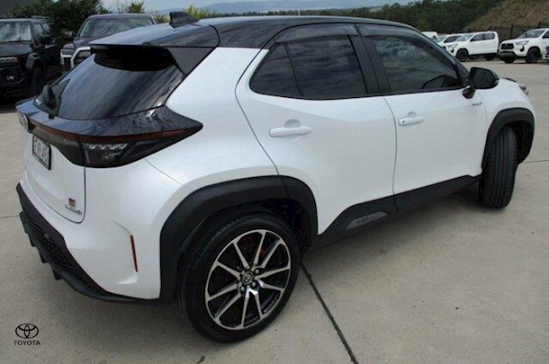 2022 Toyota Yaris Cross Hybrid GR-S image 6