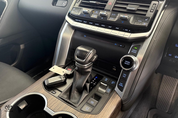 2022 Toyota Landcruiser VX image 35