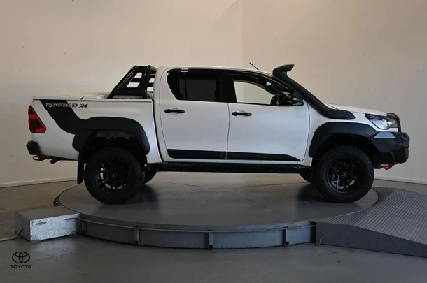 2021 Toyota Hilux 4x4 Rugged X image 4