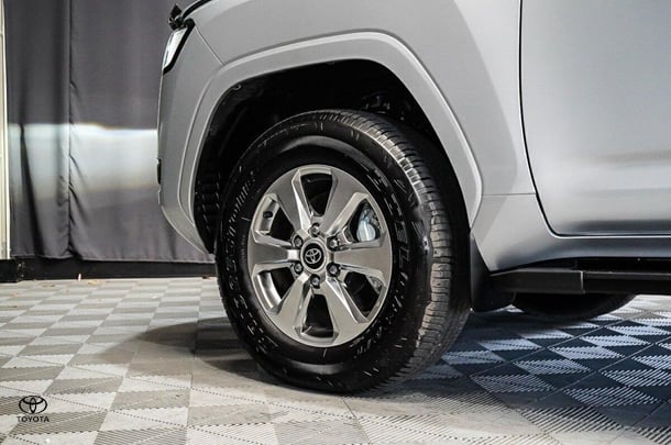 2023 Toyota Landcruiser VX image 8