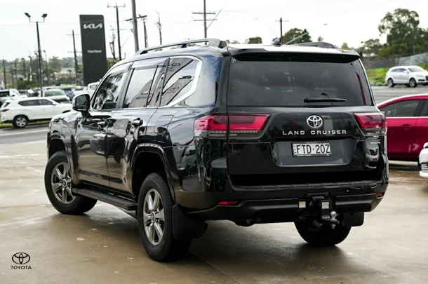 2022 Toyota Landcruiser Sahara image 2
