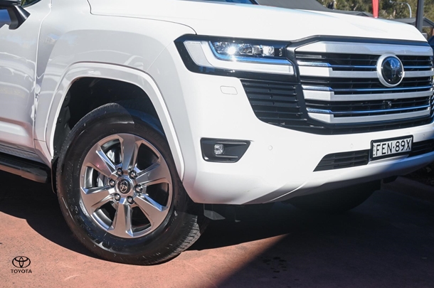 2023 TOYOTA Landcruiser Sahara image 6