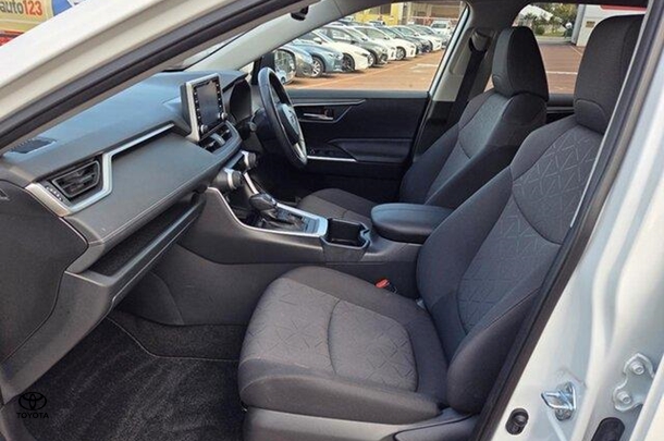2021 Toyota RAV4 Hybrid GXL-2WD image 13