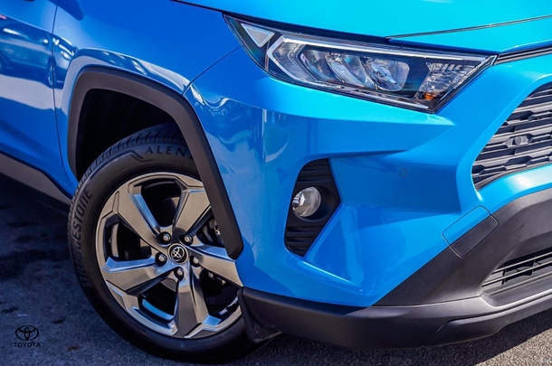 2019 Toyota RAV4 GXL image 12