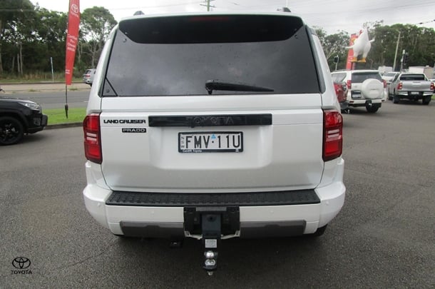 2024 Toyota Prado VX image 8