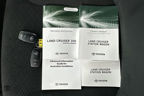 2023 Toyota Landcruiser GXL image 5