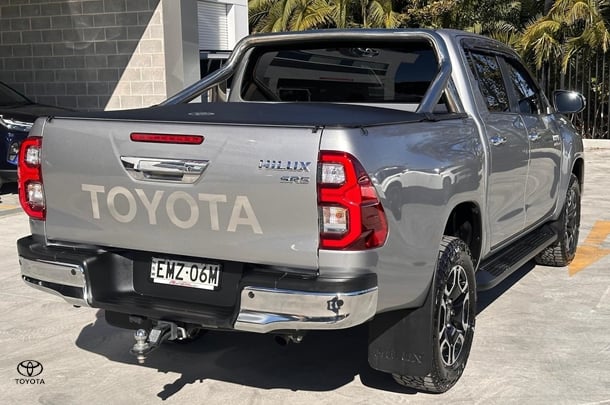 2021 Toyota HiLux 4x4 SR5 image 8