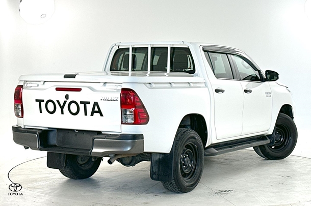 2020 Toyota Hilux SR image 9