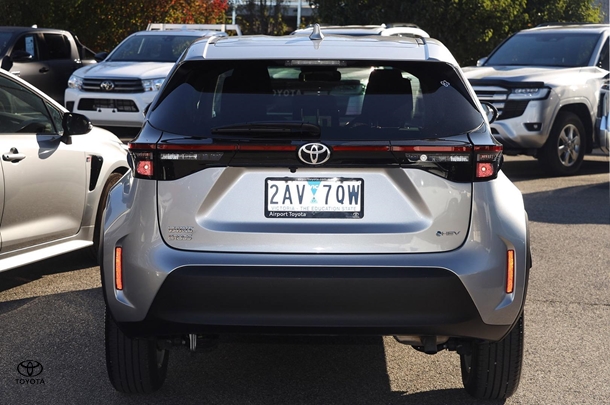 2024 Toyota Yaris Cross Hybrid GX image 12