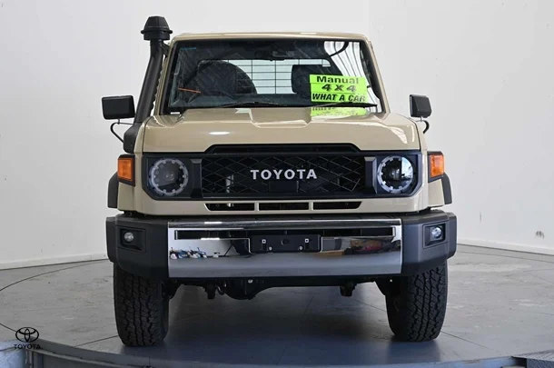 2025 Toyota LC Military GXL image 2