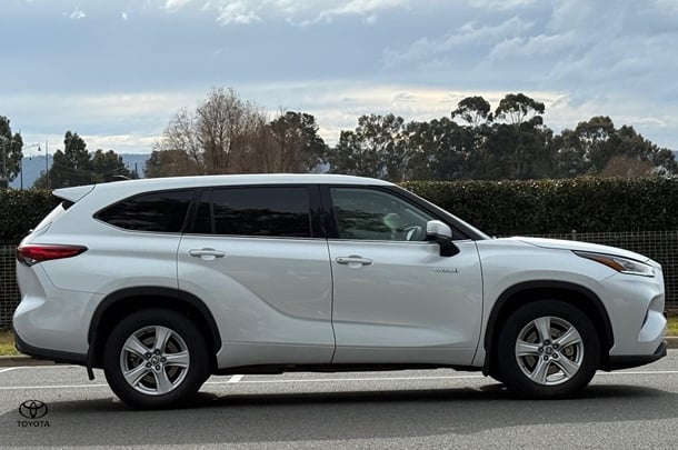 2022 Toyota KLUGER HYBRID GX AWD image 8