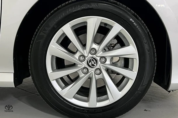 2023 Toyota Camry Hybrid Ascent image 5