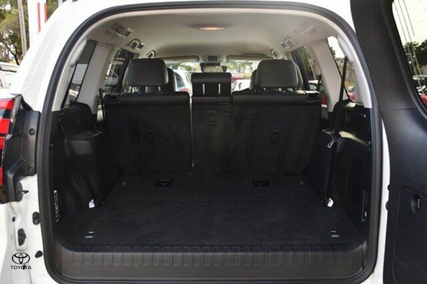 2019 Toyota Prado VX image 19