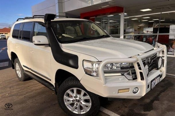 2017 Toyota Landcruiser Sahara image 1
