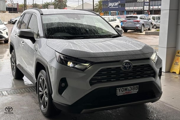 2024 Toyota RAV4 Hybrid GXL AWD image 10