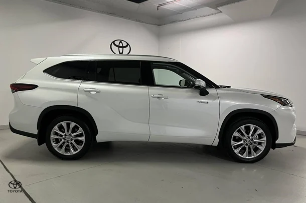 2024 Toyota Kluger Hybrid AWD GRANDE image 4