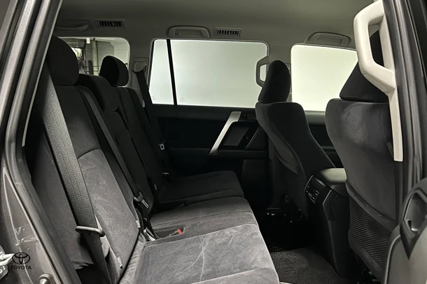 2022 Toyota Prado GXL image 11