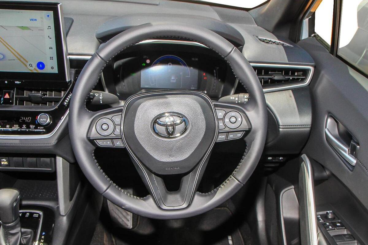 2025 Toyota Corolla Cross GXL Auto eFour image 7