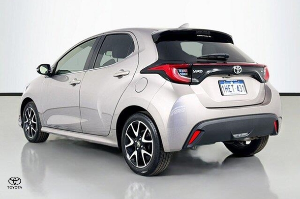 2020 Toyota Yaris ZR image 6