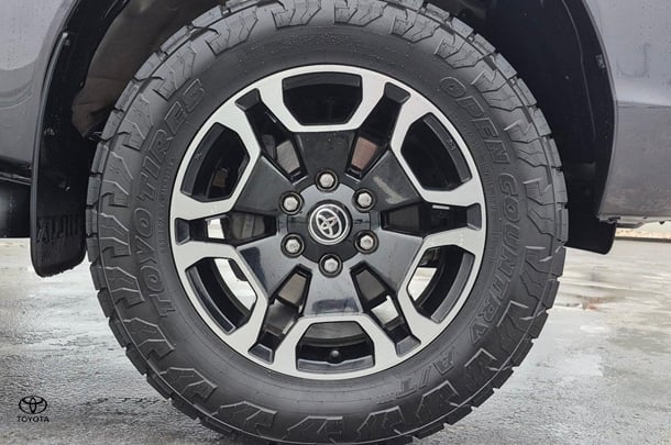 2021 Toyota Hilux SR5 image 12