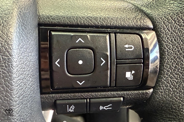 2021 Toyota HILUX SR5 image 23