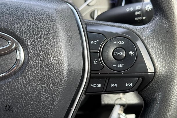 2019 Toyota Camry Ascent image 15