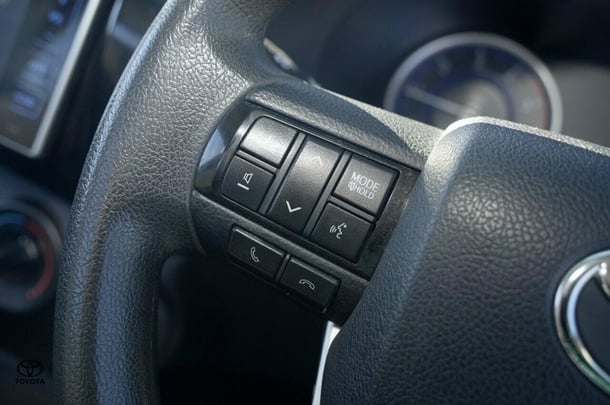 2017 Toyota HILUX SR image 15