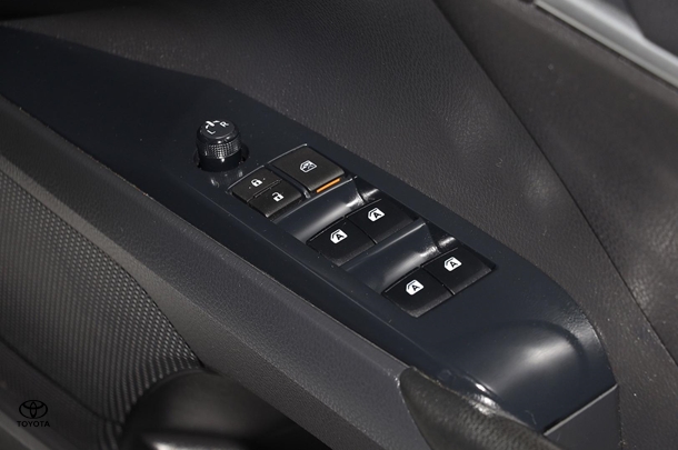 2018 Toyota Camry Hybrid Ascent Sport image 12