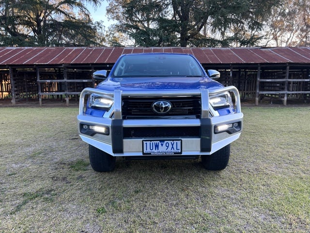 2022 Toyota HILUX SR5 image 2