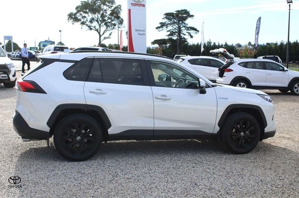 2024 Toyota RAV4 Hybrid Cruiser 2WD image 8
