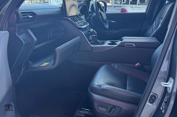 2021 Toyota Landcruiser GR-S image 12