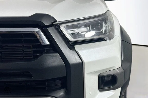 2023 Toyota Hilux Rogue image 3