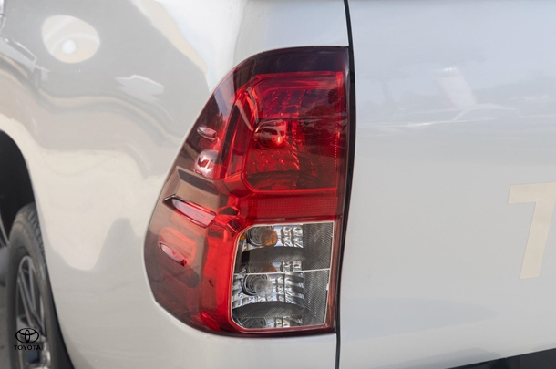 2019 Toyota HILUX SR5 image 21