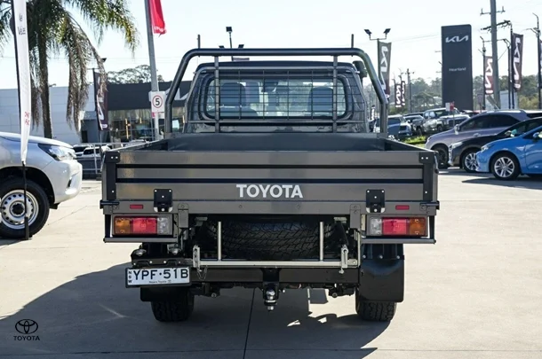 2024 Toyota LC Military GXL image 5