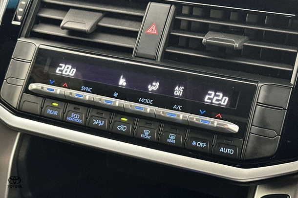 2023 Toyota Landcruiser GXL image 24
