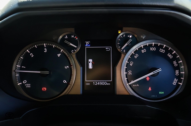 2019 Toyota Prado VX image 15