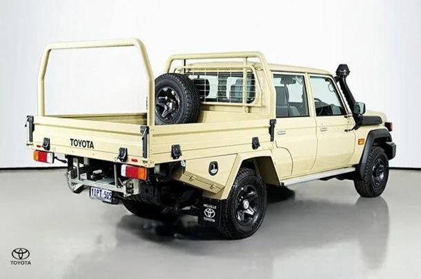2024 Toyota LANDCRUISER MILITARY GXL image 9