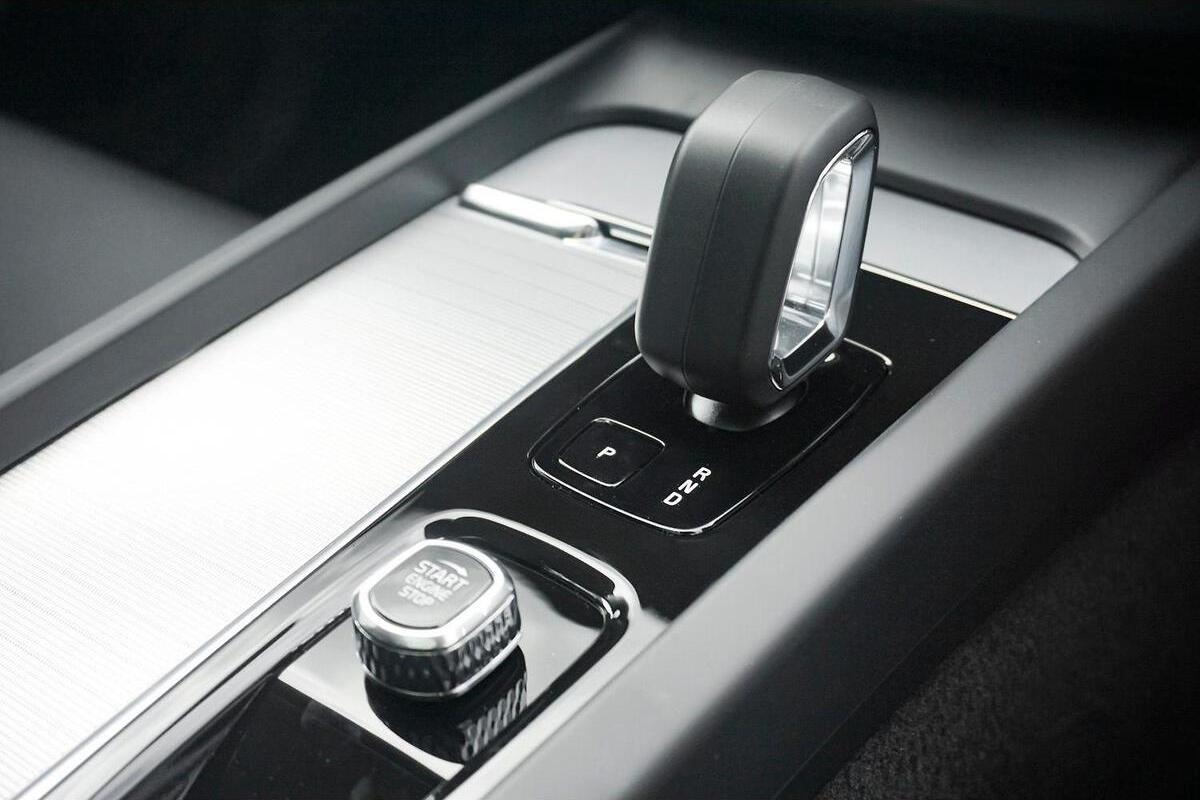 2024 Volvo XC60 Plus B5 Auto AWD MY25 image 16