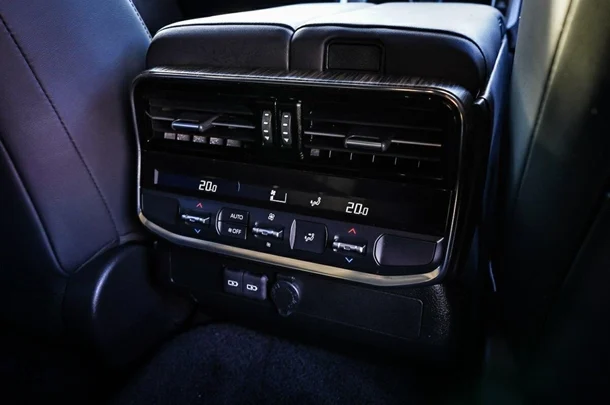 2024 Toyota Landcruiser VX image 11