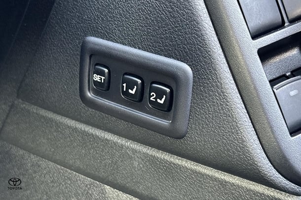 2022 Toyota Prado Kakadu image 42