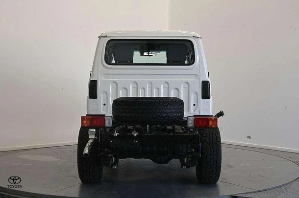 2025 Toyota LC Military GXL image 4