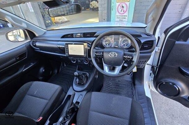 2019 Toyota Hilux Workmate image 2