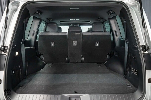2024 Toyota Landcruiser VX image 9