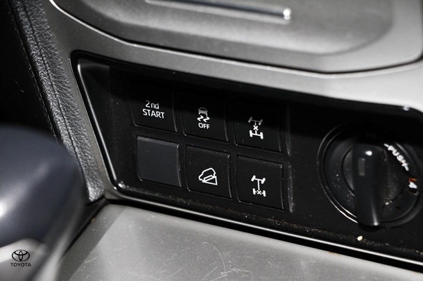 2023 Toyota Prado GXL image 16