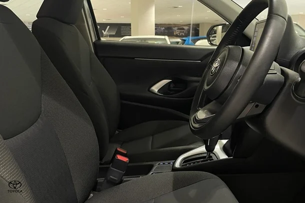 2023 Toyota Yaris Cross Hybrid GXL image 11
